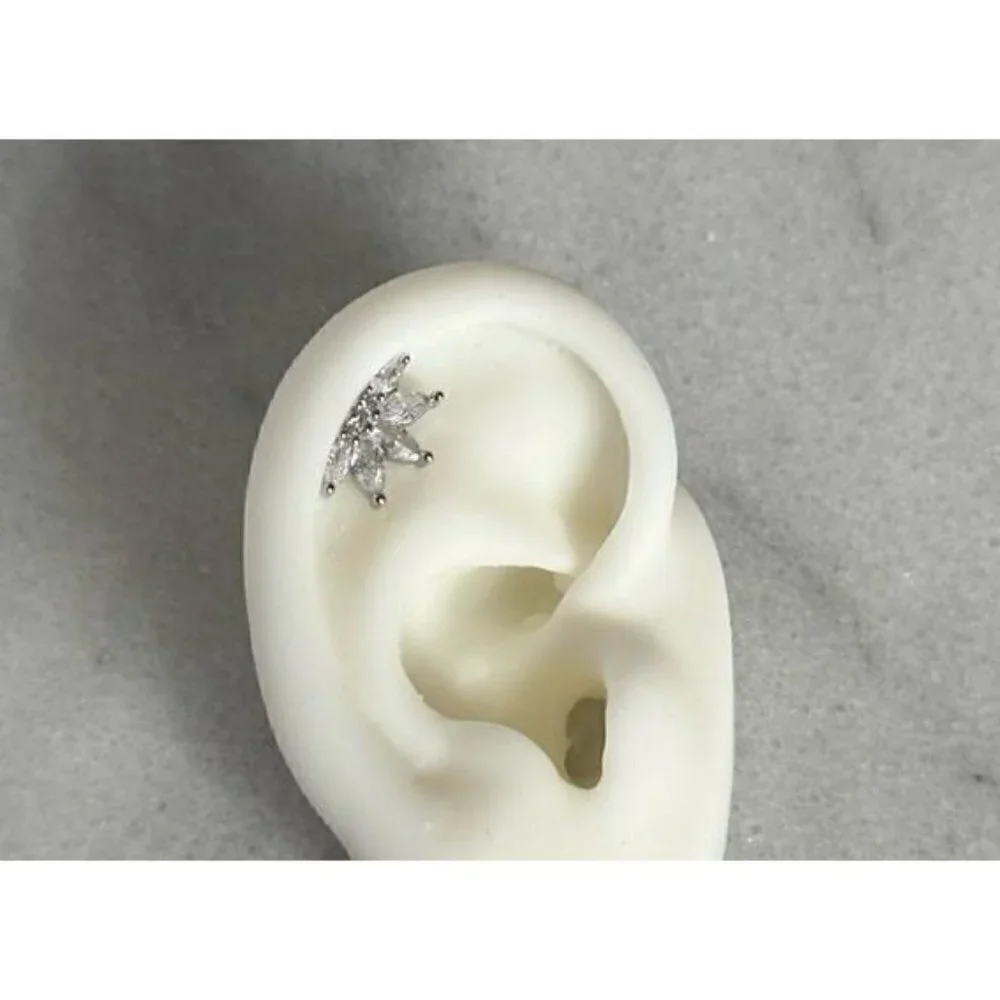 Sterling Silver Large Crystal Flower Cartilage Earring Brand New - Picture 4 of 4